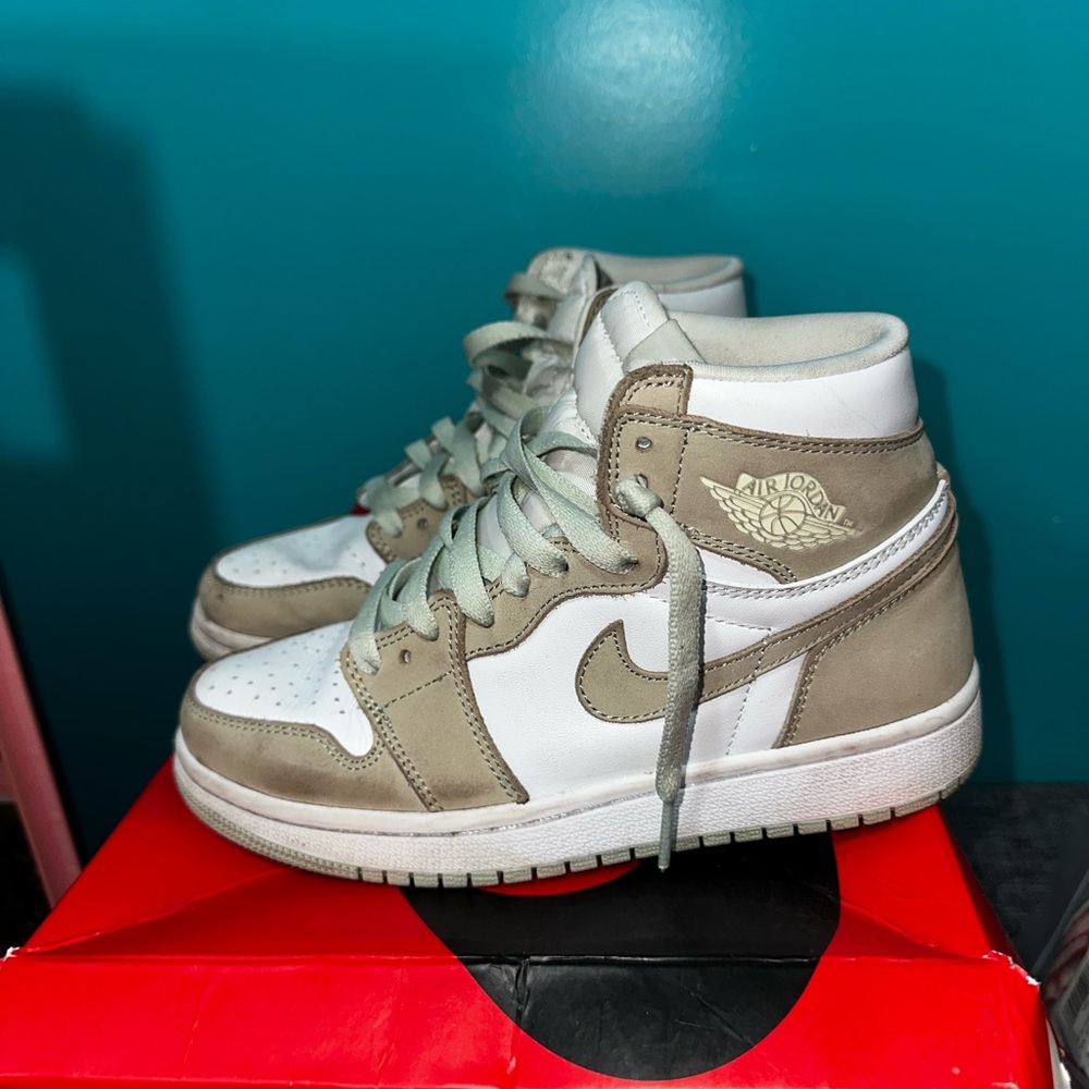 Nike Air Jordan 1 Retro High OG Box in Sea foam